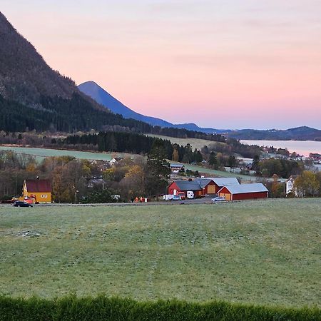Rodseth Gardsovernatting Hytter Molde Exterior photo
