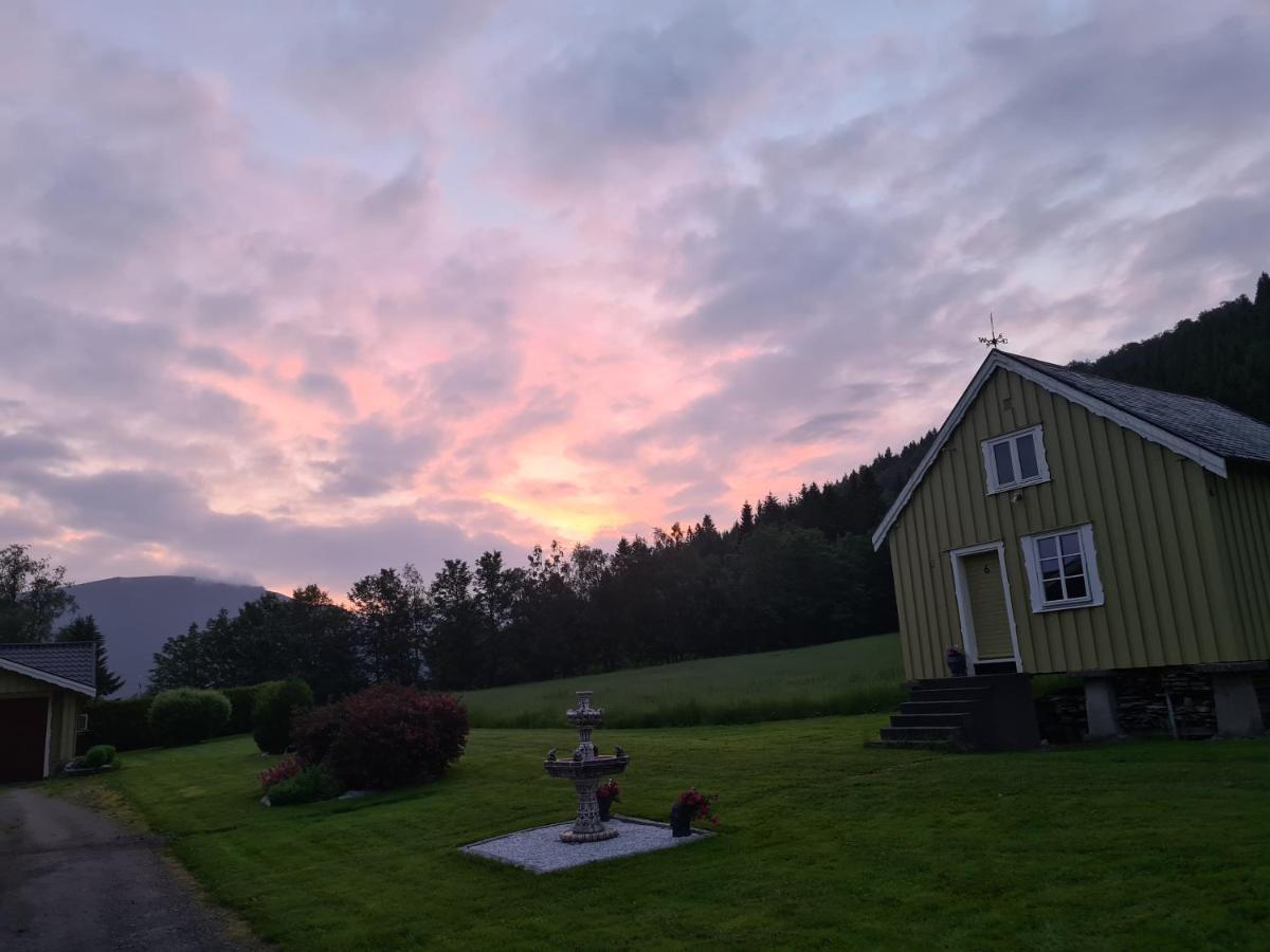 Rodseth Gardsovernatting Hytter Molde Exterior photo
