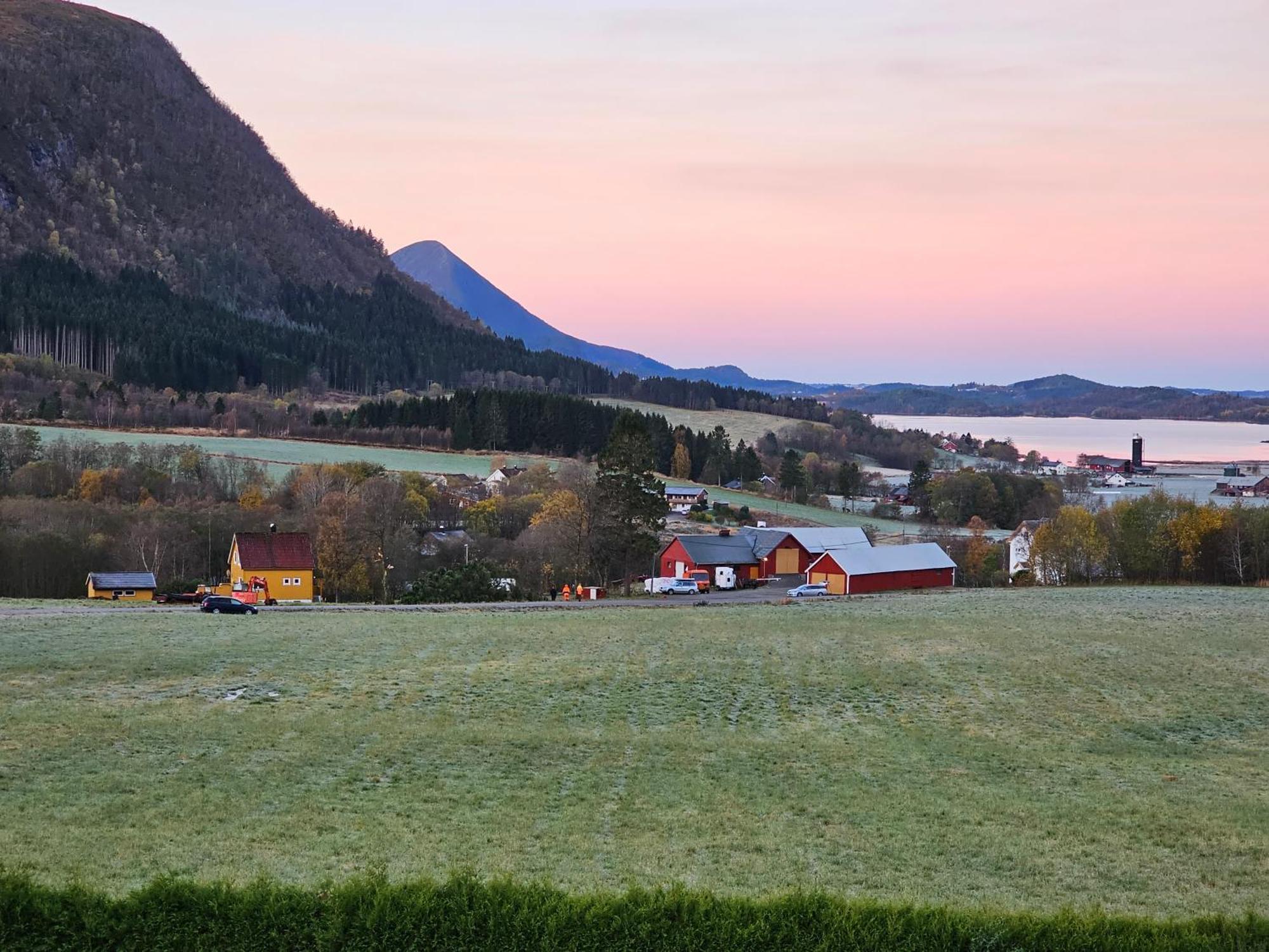 Rodseth Gardsovernatting Hytter Molde Exterior photo